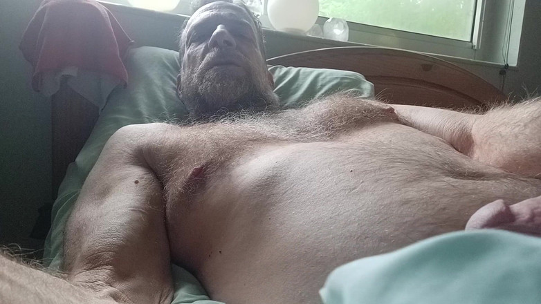 Hairyartist: Mi gran polla se encarga de ti