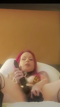 Lady Lazarus masturbuje się i pieprzy