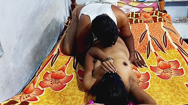 Desihotcouple: भारतीय गर्म पत्नी घर का बना चूत चाट मुख-मैथुन Fuking