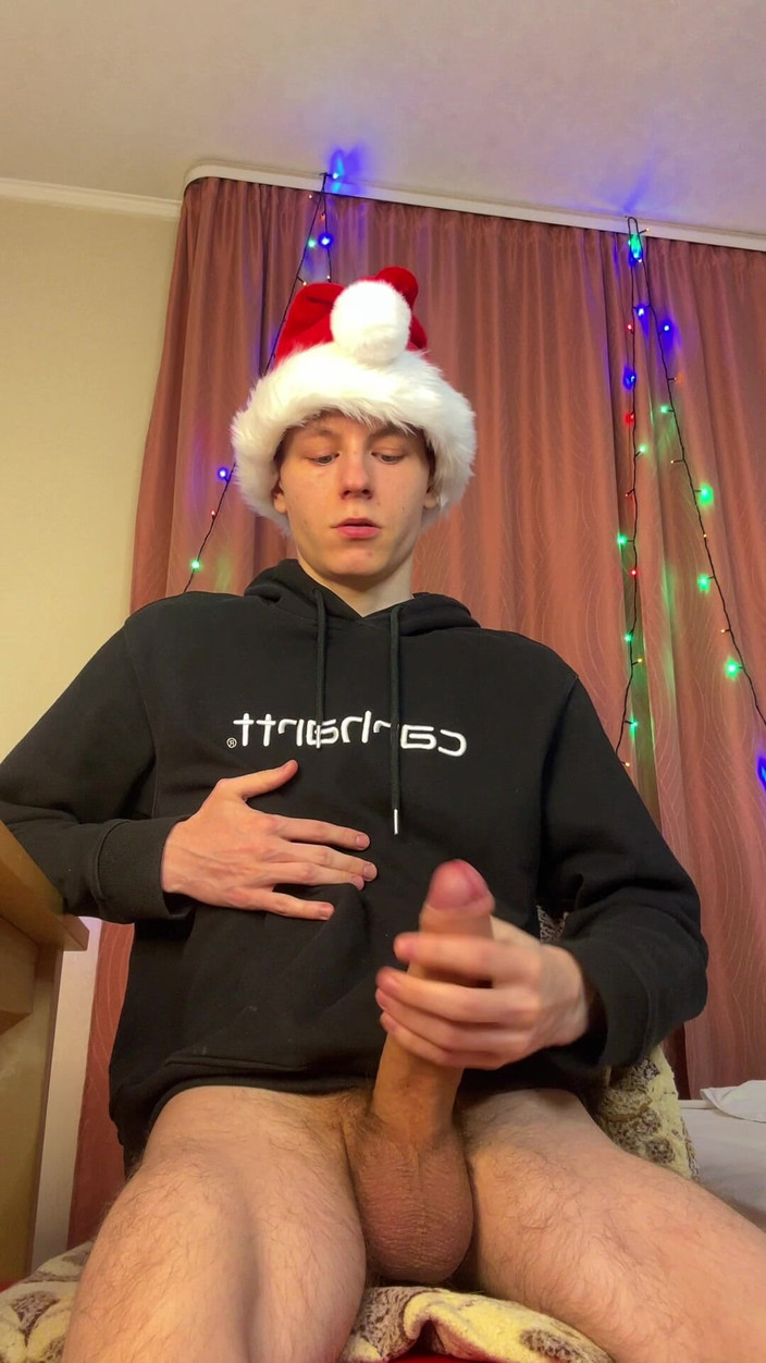 Morflot24: Rápida masturbación en el baño termina con semen en el...