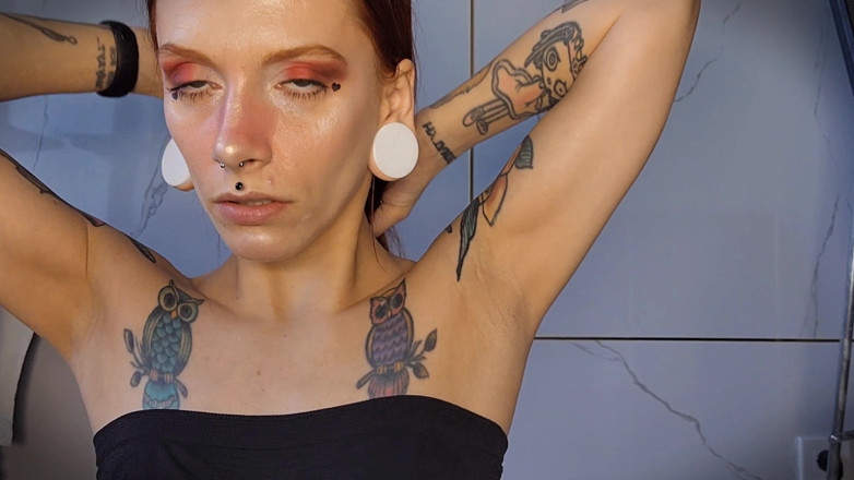 TattoedGirl666: 젖은 겨드랑이