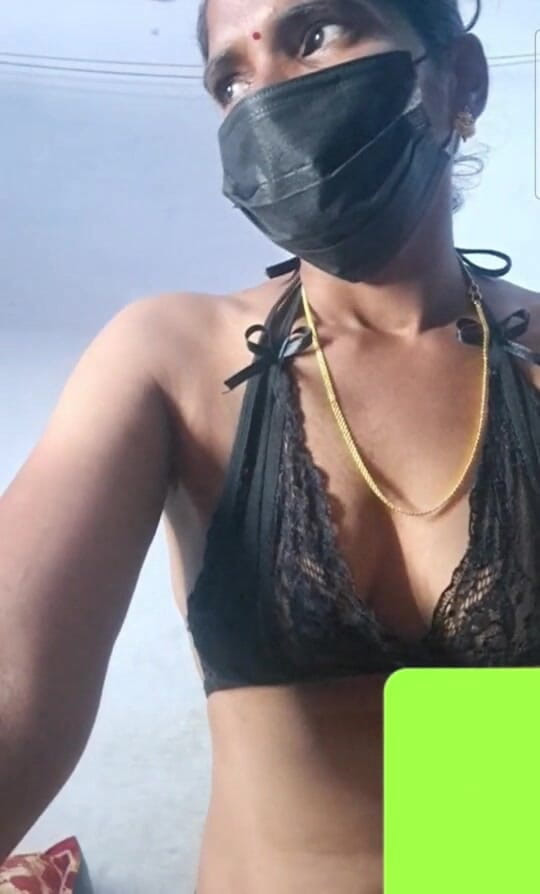 Jayaselvi: Mi servicio de videollamada desnuda para mi cliente