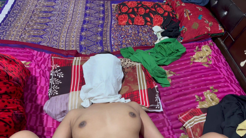 Cutesaritabhabhi: Büyük siyah memeli genç kız sert sikiliyor