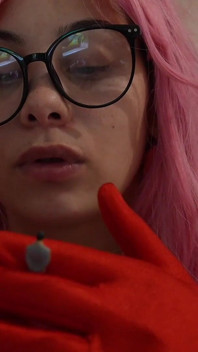 Je passe une journée romantique avec mon amour géant pour ce moment, je mets même un gant rouge