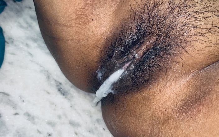 NeelamBhabhi: Desi Bhabhi neukperma gedropt in poesje