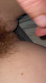 One hair heaven jako single Pube je chycena kolem mého klitorisu piercingu