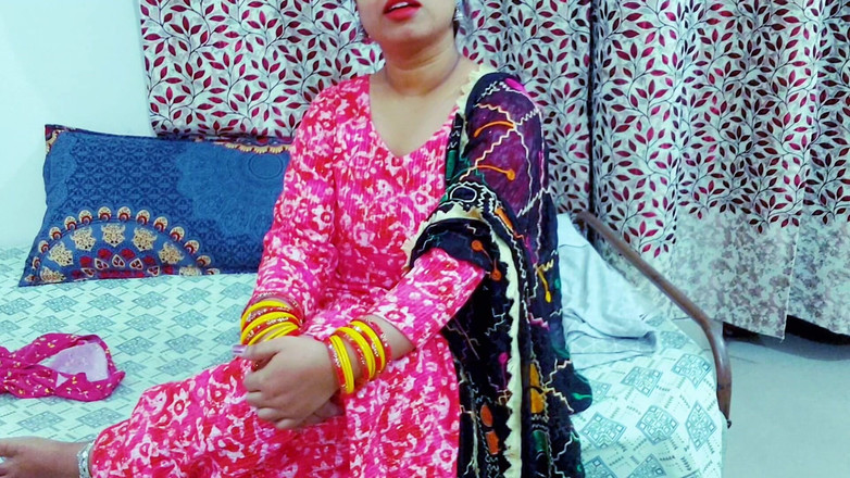 Desi Pari Bhabhi: Ateşli xxx üvey anne evde baştan çıkaran edepsiz konuşmalı Hintçe sesli orgazm...