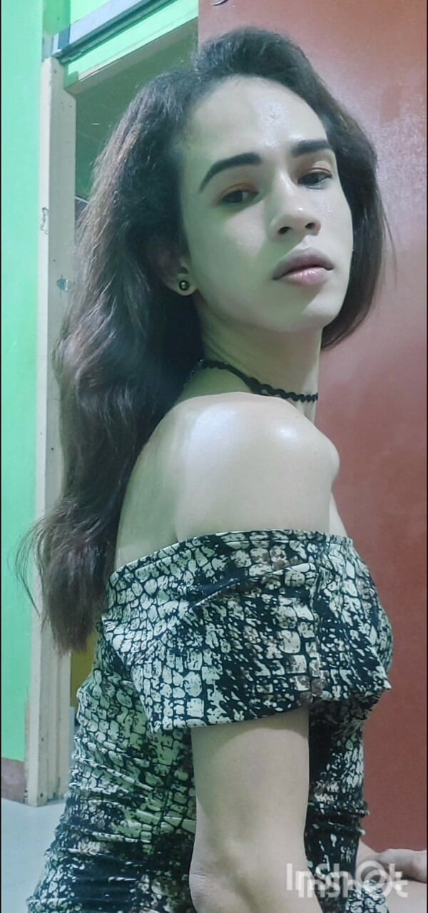 Ivykinky69: शॉवर के नीचे मरोड़ना