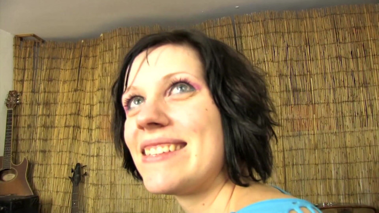 Content Candy: Brunette amateur MILF enjoys deep fuck