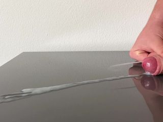 Lucas Nathan King: Riesiges abspritzen auf spiegeltisch nach tagen Edging