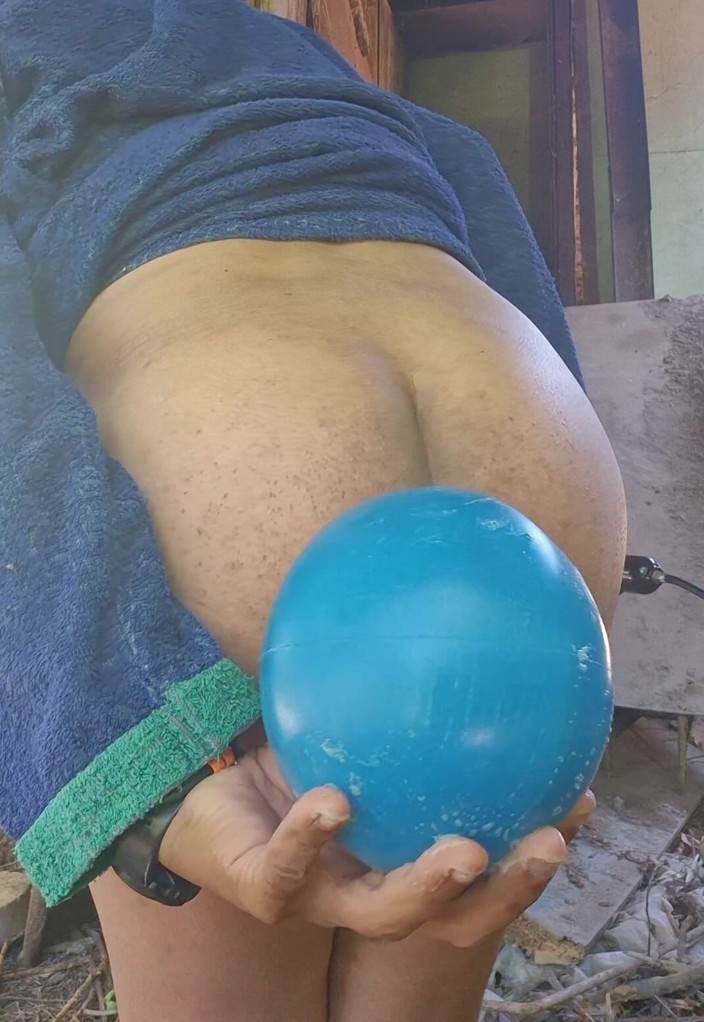 Riki studio: First Time Using an Inflatable Anal Ball