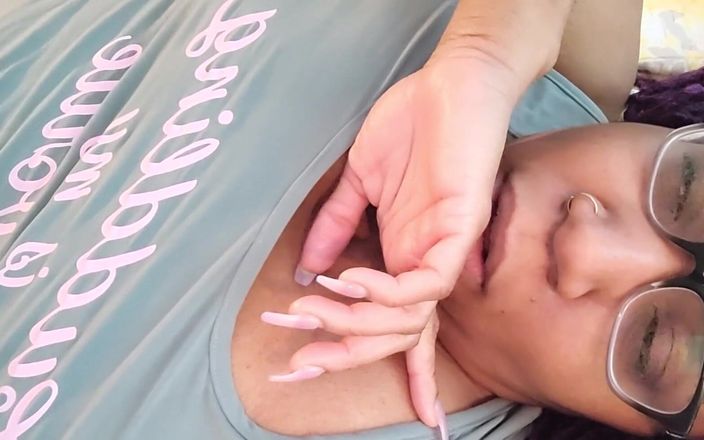 Josie4yourpleasure: 私の大きなおっぱいを撮影しながら私のビデオについて話します