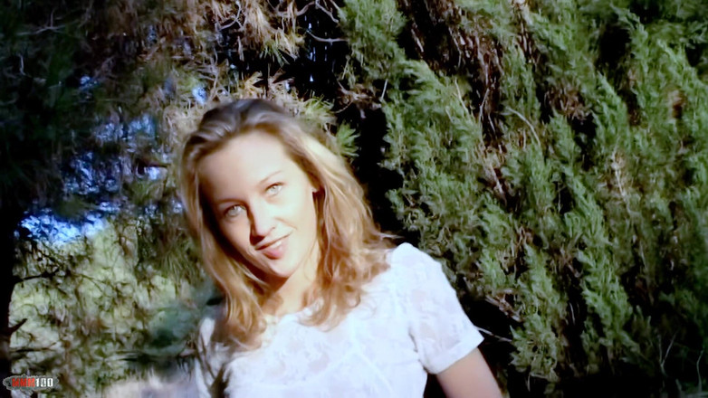 MMM100: Lady-margaux 伟大的金发女郎Lady margaux在树林里脱衣服