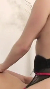 ฉากหีสกปรก-4 สาวผมน้ำตาลน่ารักใส่ชุดชั้นในเย็ดกับเพื่อนและควยปลอม