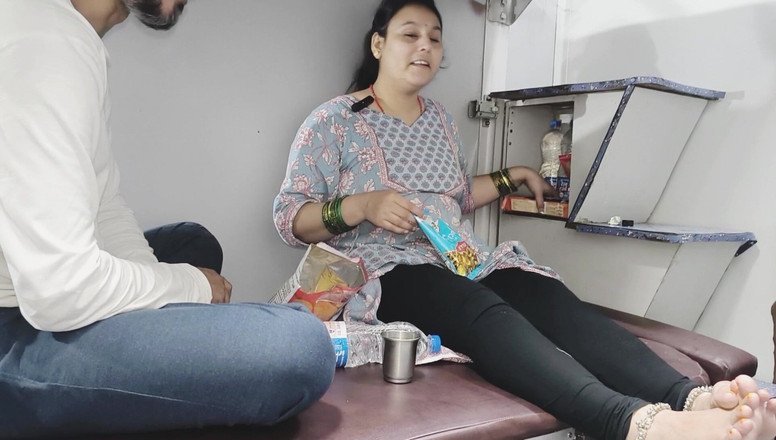 Desi chudai hub: Baise dans le train Du Cachemire à Kanyakumari
