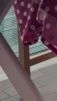 Il pompino di una coppia italiana sotto il tavolo dopo aver mangiato un creampie profondo pov