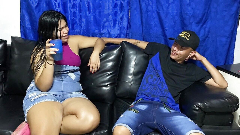 Joraul: Mi padrastro me da algo para que pueda follar mi...