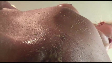 Muschi movie official: Game Basah untuk Tubuh Luar Biasa Jasmine Rouge