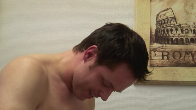 Radical Gay Pictures: Pierwszy gej sex oralny dla tego faceta
