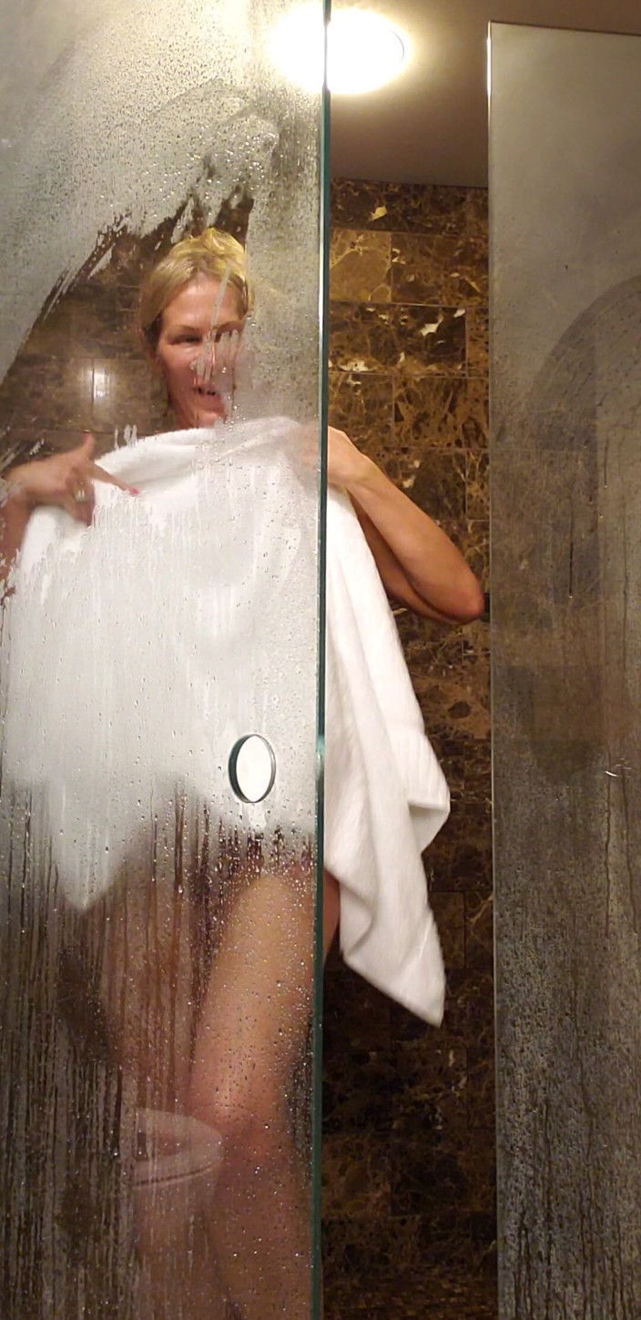 JessRyan: MILF Camgirl Jess Ryan Soaps up in the Shower