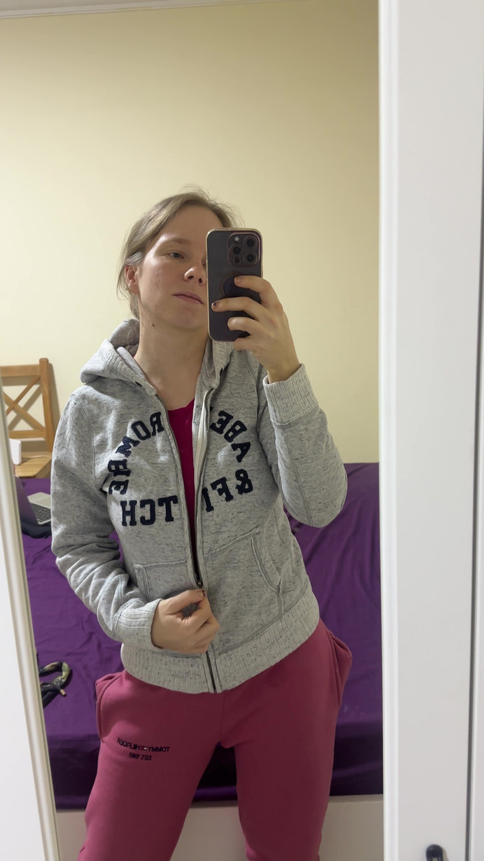 SweetLucy96: Gorąca nastolatka w bikini