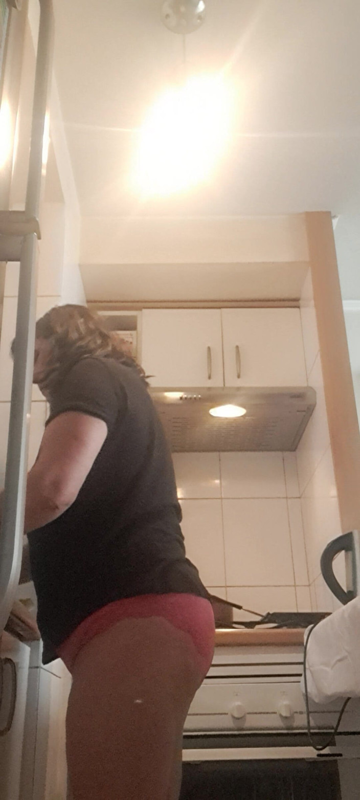 Mommy big hairy pussy: MILF, membersihkan dapur