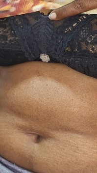 Mama sexy timidă Infront pe Camara