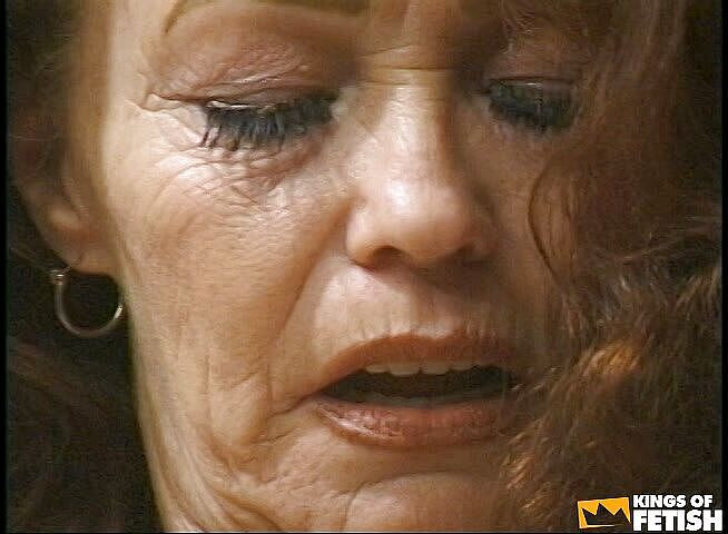 Fixed on Mature: Sexy babička uspokojí a napumpuje její chlupatou kundičku mladým chlápkem