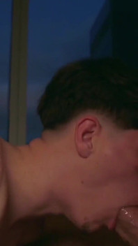 Il grande Gallo bianco scopa il twink non circonciso jay magnus