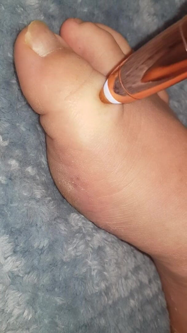 Faith's Feet Fetish: Fé, fetiche por pés - raspando meus dedos