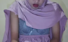 Müslüman femboy'un sikişmesi gerekiyor