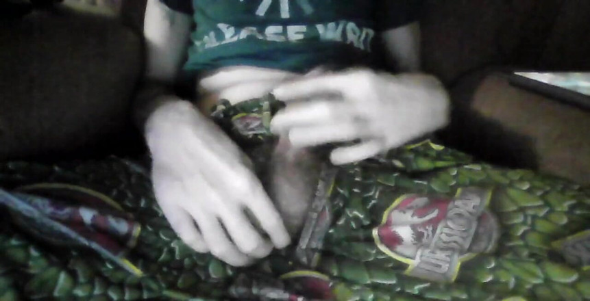 jt sweet: Mi sego nella sdraiata e mostro il mio stretto buco...