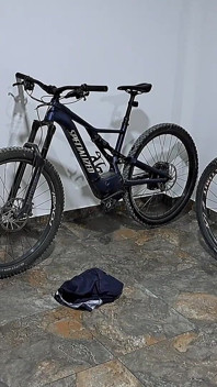 Îmi fut vecina sexy în garajul meu în timp ce soțul ei este plecat