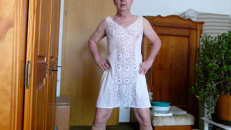 Andi Geil: Szarpanie się w halce mojej macochy