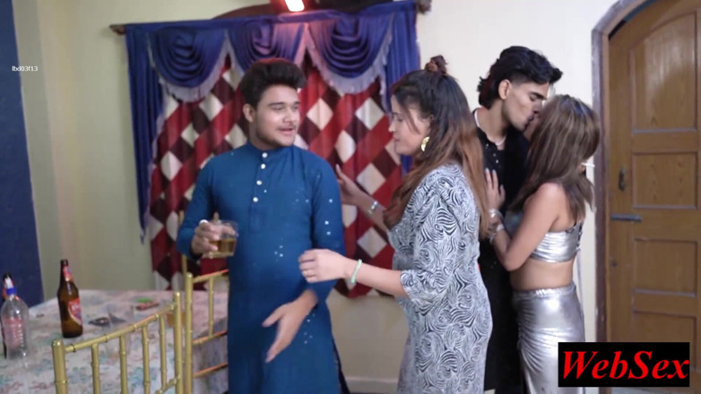 WebSex Premium: भारतीय पत्नी स्पष्ट हिंदी बातचीत के साथ सेक्स की अदला-बदली कर रही है