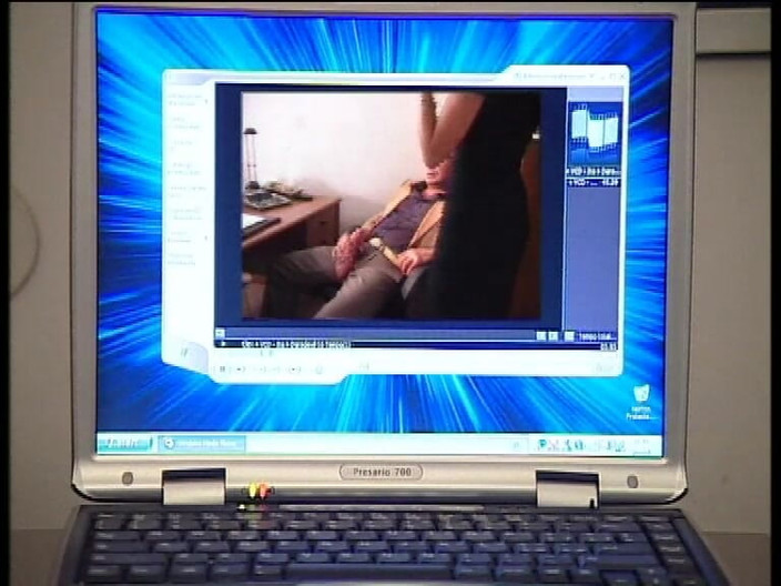 Amateur Pornos XXX: Brunette panas disodok keras oleh pejantan yang lebih tua di...