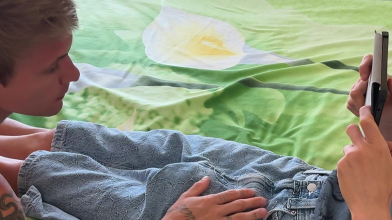 Ethan Lestray: भाग 1: लड़का बड़ा चूसता है जबकि उसका दोस्त खेल रहा होता है