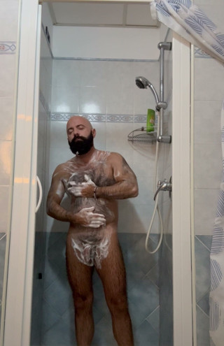 Carlos Verga: Shower