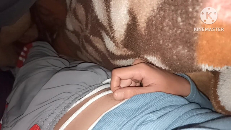 Desi__Panda: Omg mitbewohnerin großer monsterschwanz masturbiert erstmals