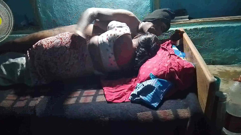 Desi palace: 섹시한 마누라와의 놀라운 하드코어 섹스