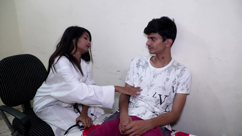 Hot_storys7: India señora doctora follando con chico follando como una máquina -...