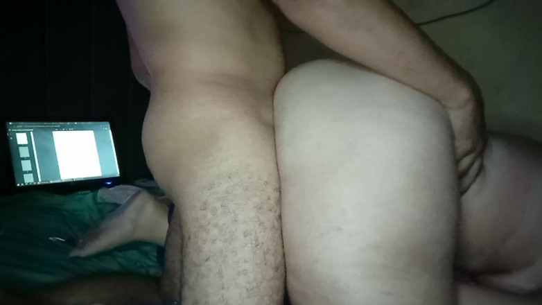 Jaky2023: Enteado seduz madrasta com um pau grande e ela cavalga...