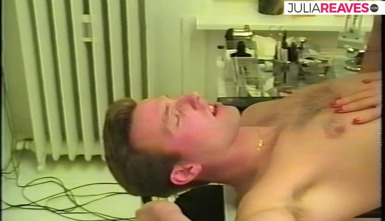 Retro German Amateurs: Milf stönar när hon studsar sin fitta på en monster...