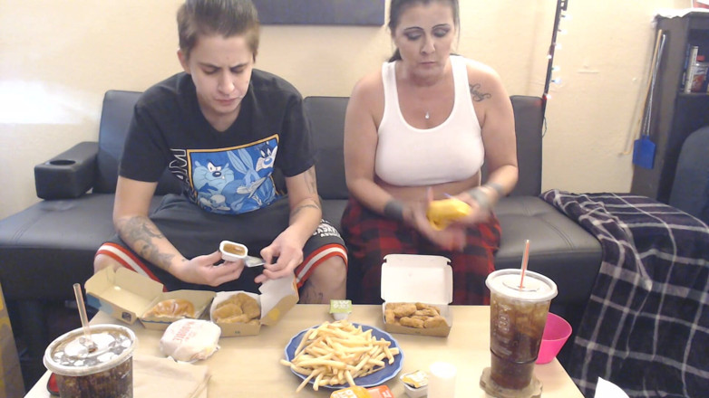 Abby Anna: Makanan cepat saji burger kentang goreng nugget