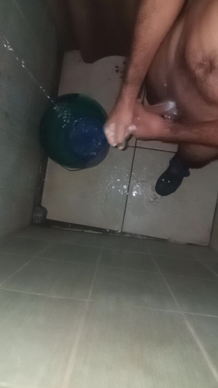 Cute boy jerks off: Il ragazzo che si sega arroste le seghe più di...