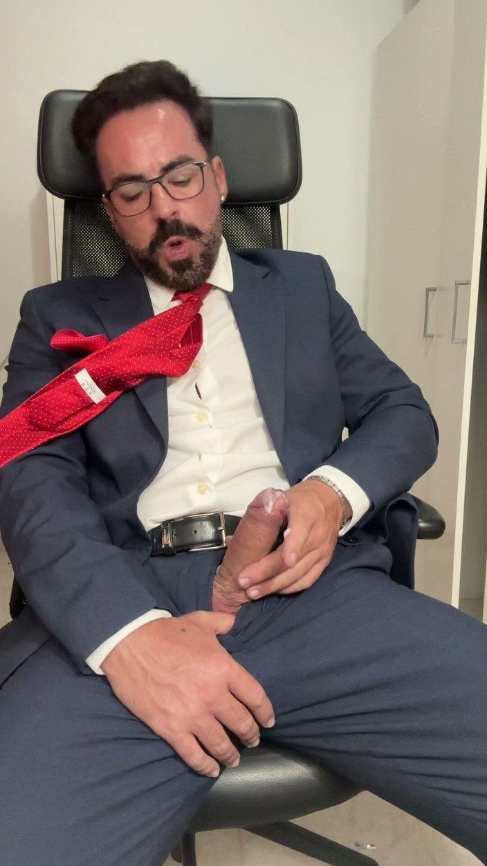 MaelHunter: I Masturbate While Wearing a Suit and a Red Tie.