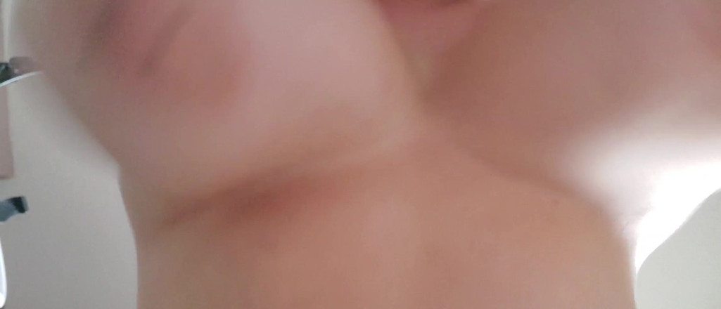 Missi Rae: 更像这样。大鸡巴操我的巨乳，直到他射出他的大量精液