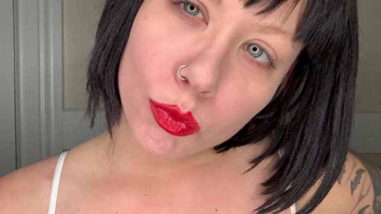 Deanna deadly: Pacar menggoda dengan bibir merah dan pakaian dalam putih