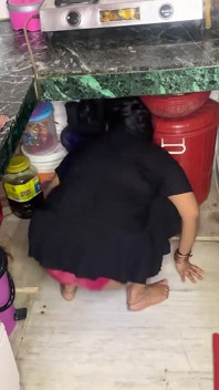 Üvey erkek kardeş üvey üvey kız kardeşini mutfakta sikiyor ilk kez tutku