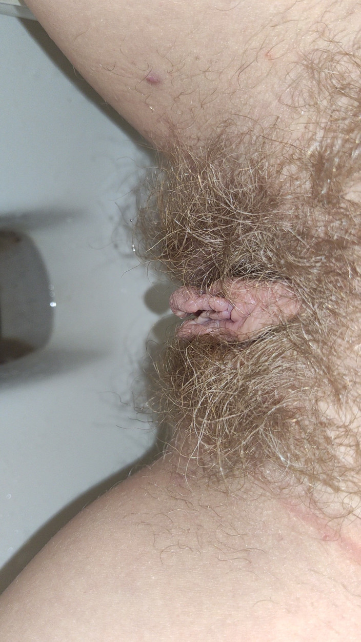 Risky Hairy Couple: Pipí